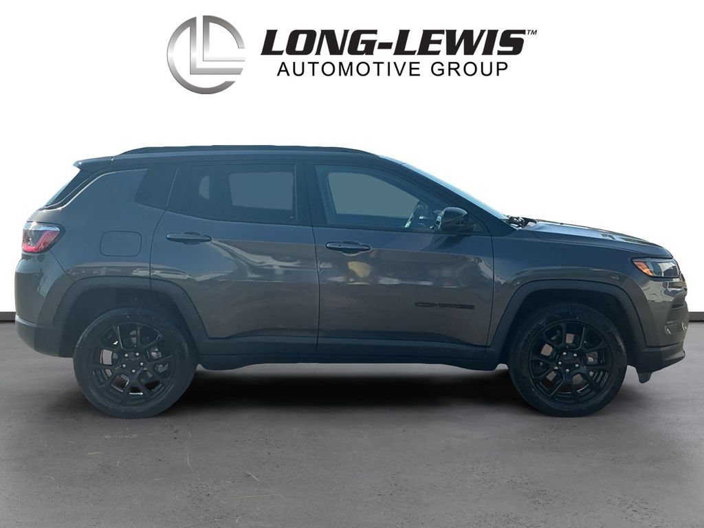 Used 2023 Jeep Compass Latitude w/ Sun and Sound Group AWD/4WD image 8