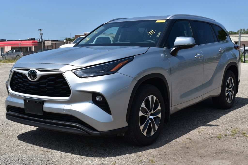 Used 2025 Toyota Highlander XLE