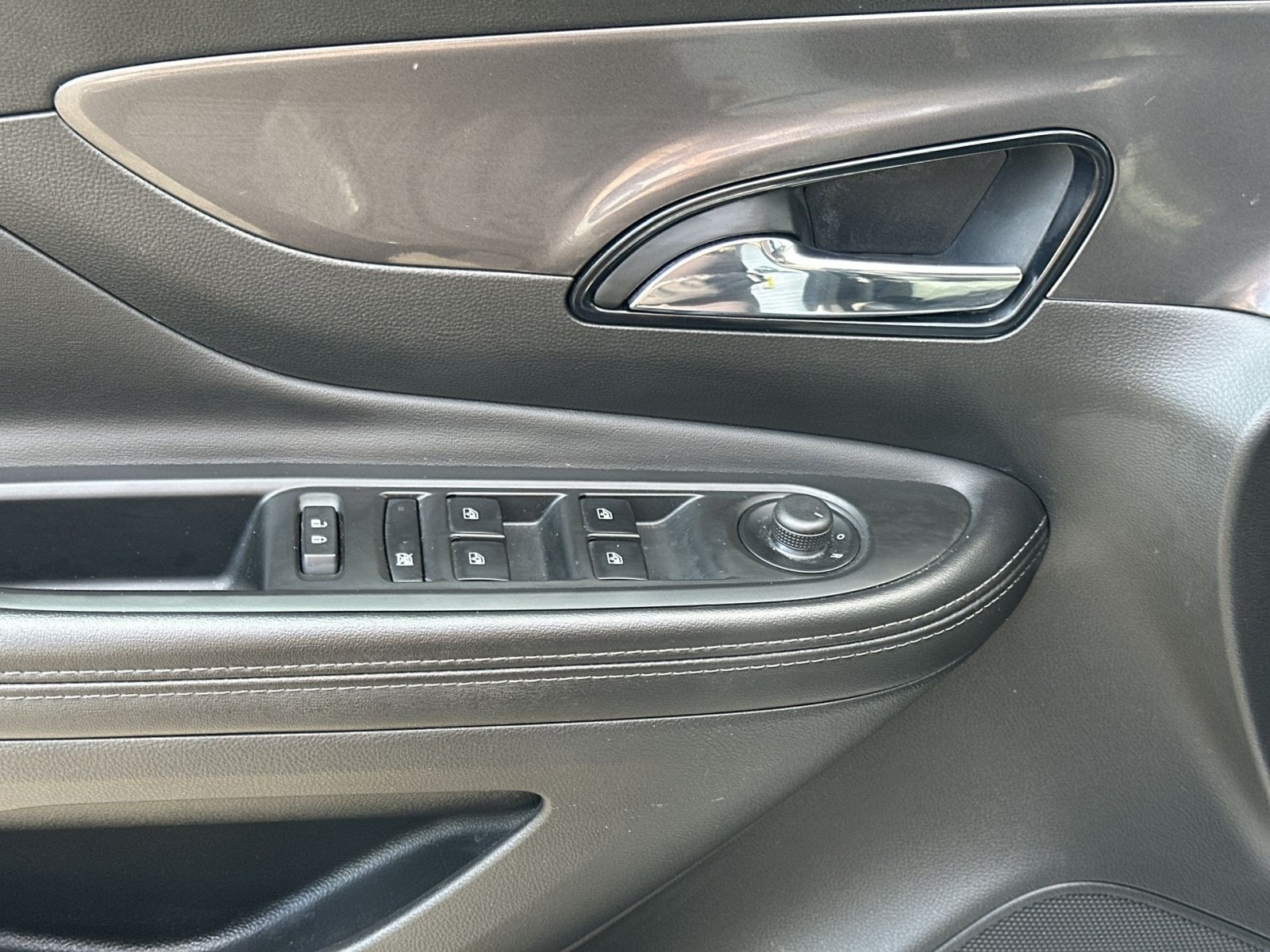 Used 2021 Buick Encore Preferred w/ Safety Package FWD image 15