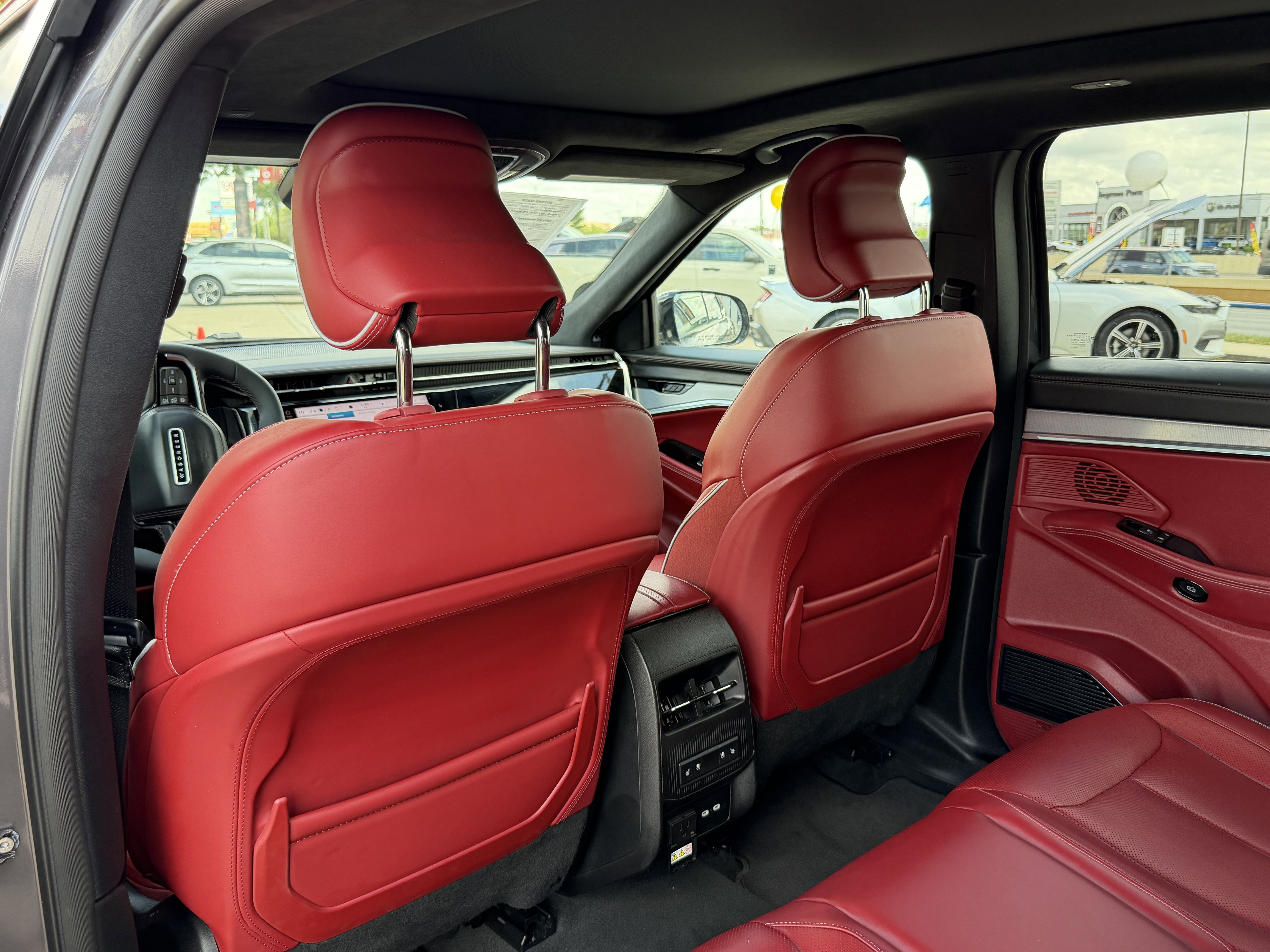 Used 2024 Jeep Wagoneer Launch Edition image 13