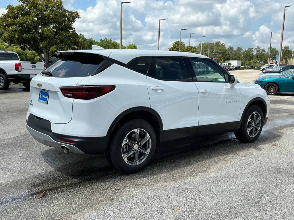 Used 2025 Chevrolet Blazer LT FWD image 9