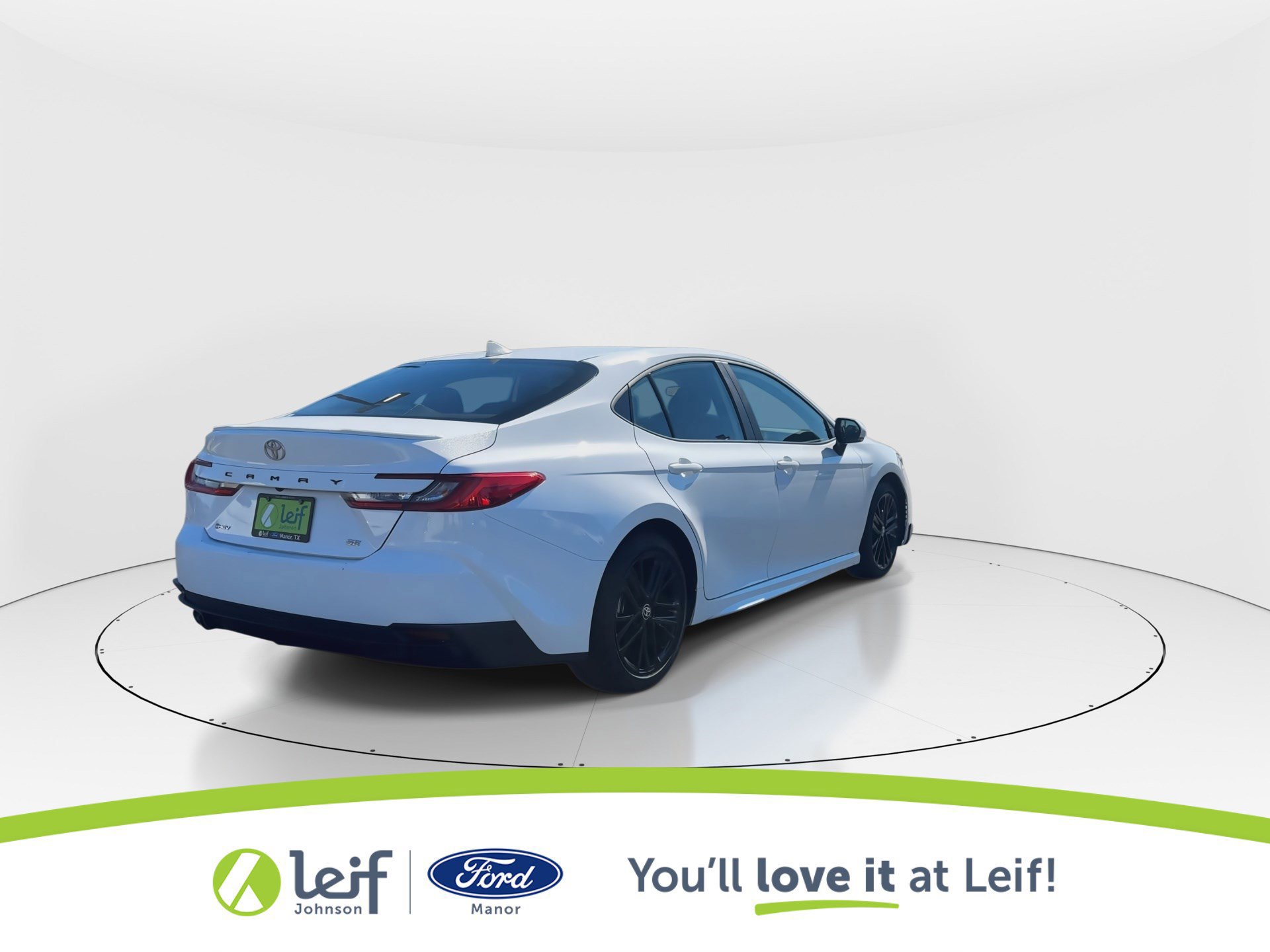 Used 2025 Toyota Camry SE image 4