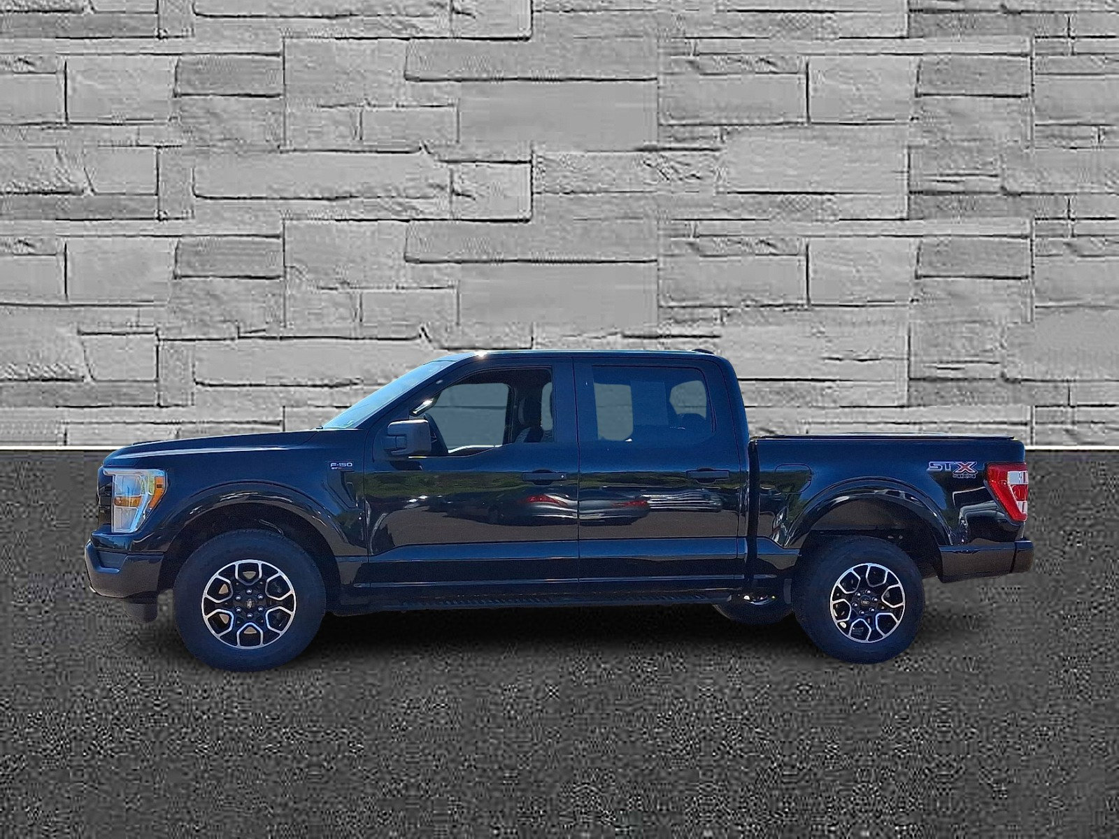 Certified 2022 Ford F150 XL w/ STX Appearance Package image 6
