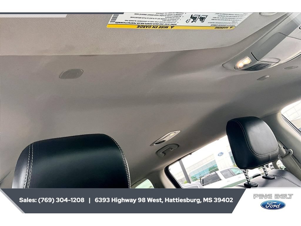 Used 2023 Chrysler Pacifica Touring-L FWD image 16