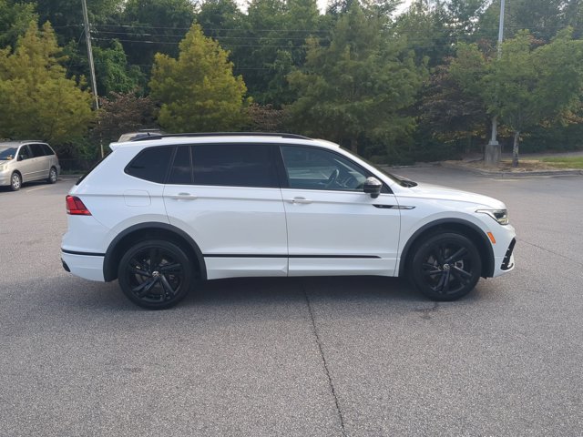 Used 2023 Volkswagen Tiguan SE R-Line FWD image 3