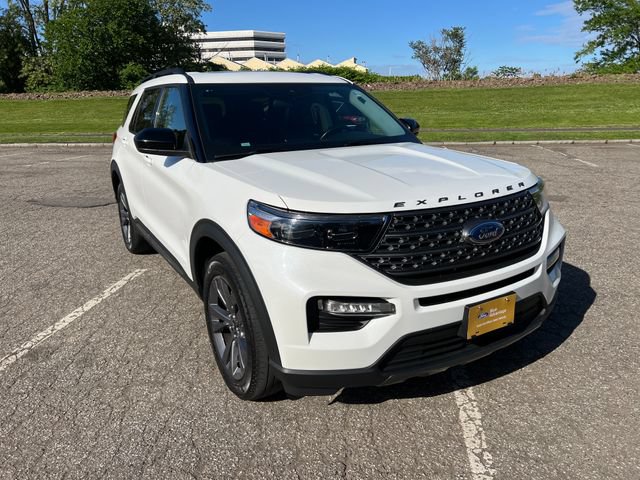 Certified 2023 Ford Explorer XLT w/ Equipment Group 202A AWD/4WD image 2