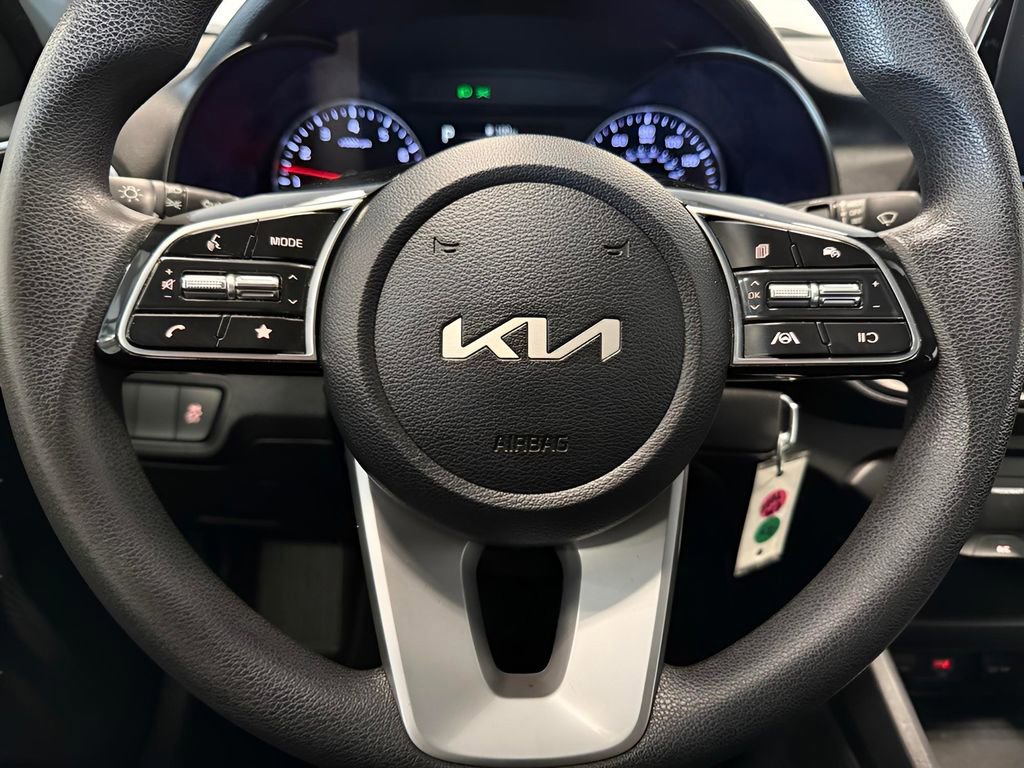 Used 2022 Kia Forte LXS FWD image 17