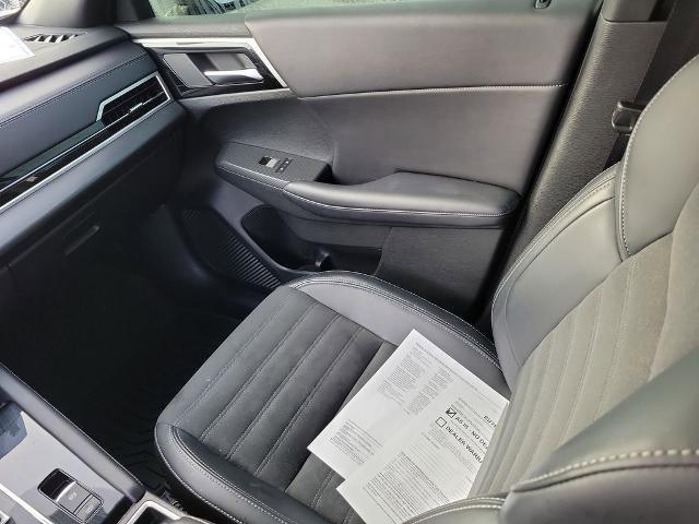 Used 2024 Mitsubishi Outlander SE Black Edition image 18