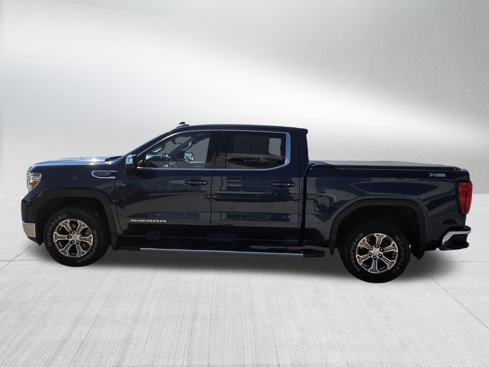 Used 2020 GMC Sierra 1500 SLE w/ SLE Value Package AWD/4WD image 4