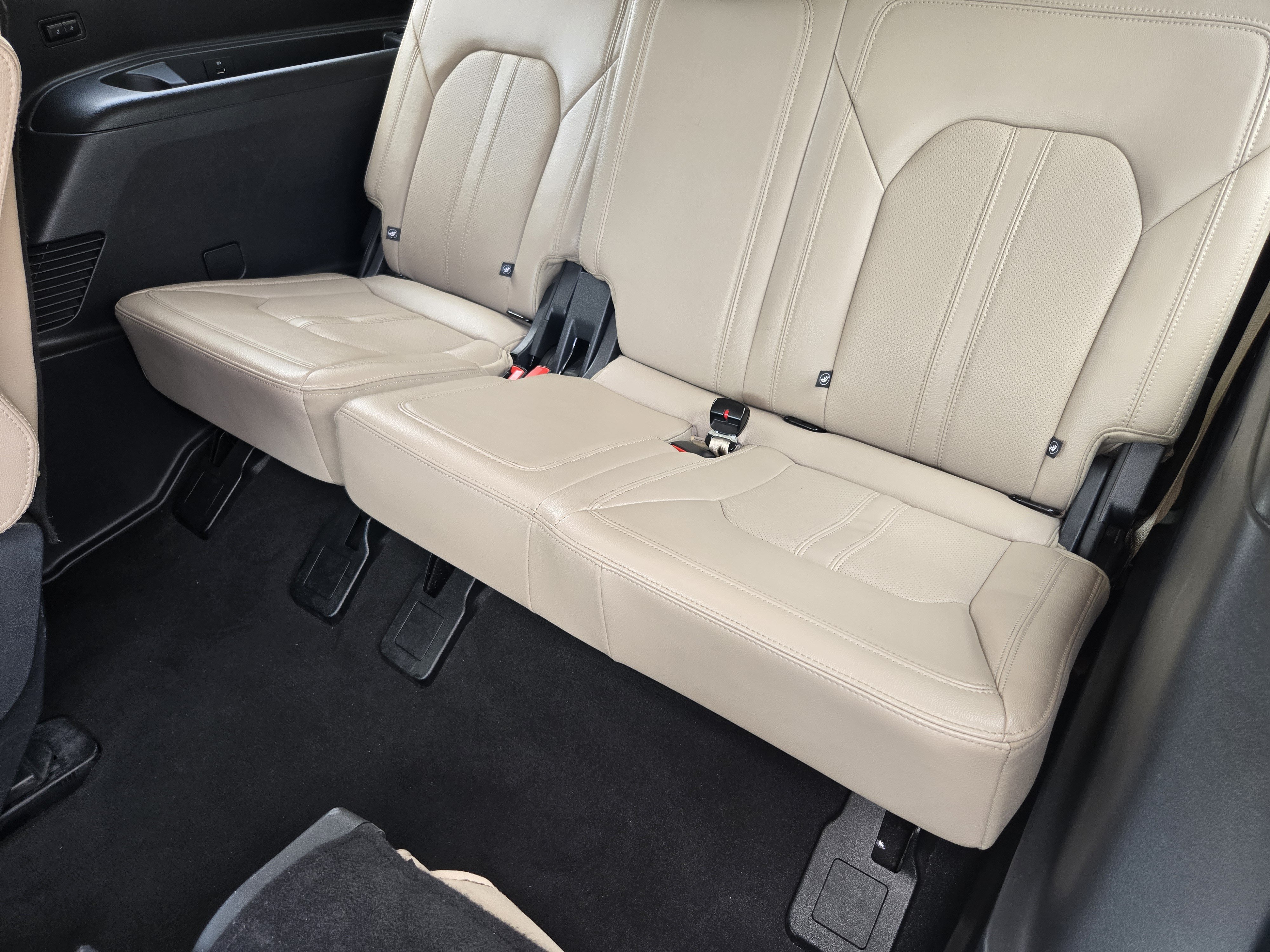 Certified 2024 Ford Expedition Limited RWD image 23