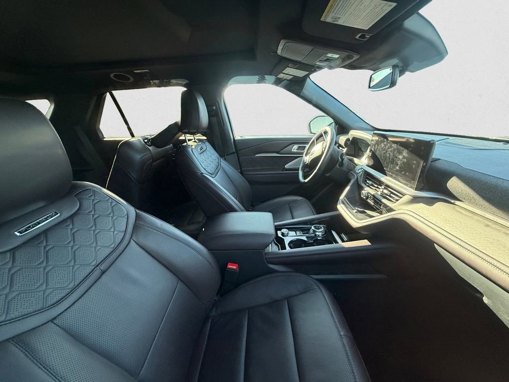 Certified 2025 Ford Explorer Platinum w/ LUX Leather Package AWD/4WD image 10