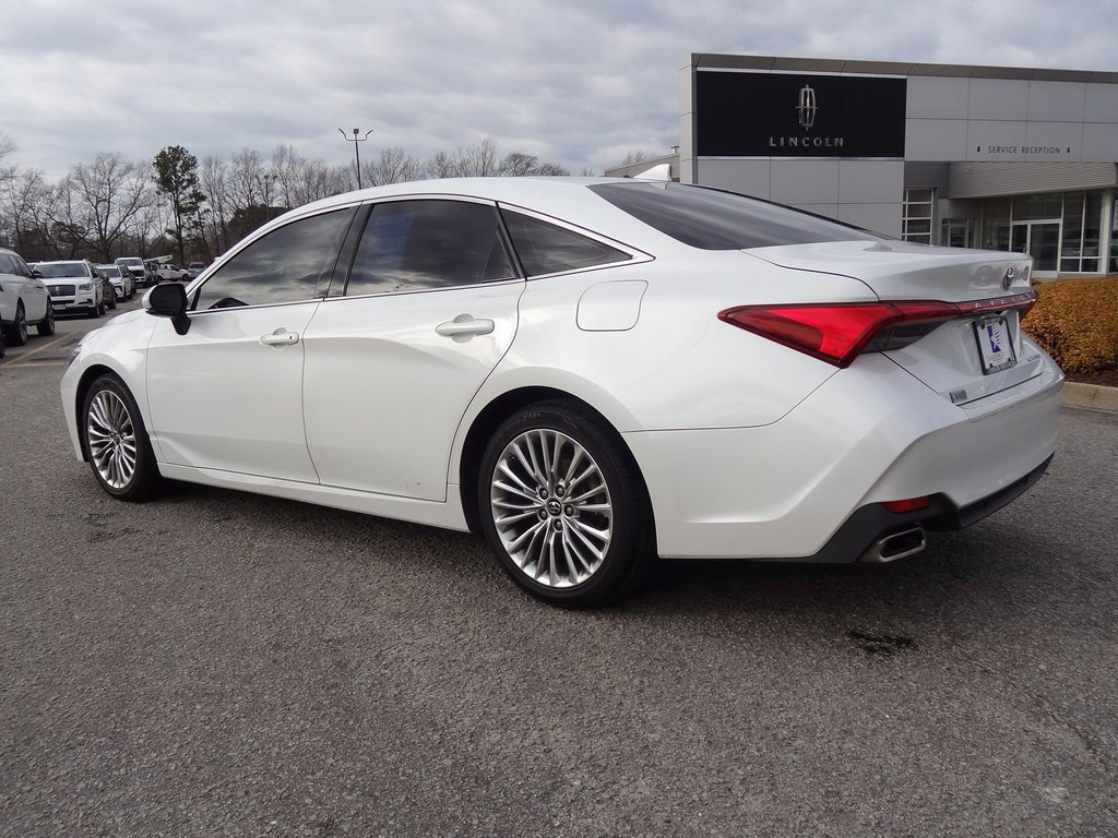 Used 2019 Toyota Avalon Limited image 3