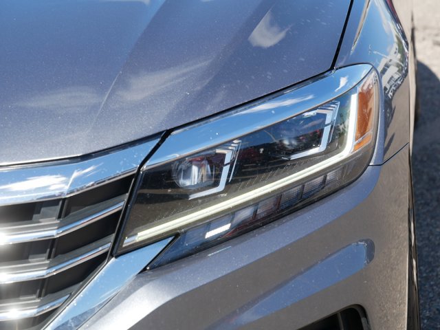 Used 2021 Volkswagen Passat 2.0T SE FWD image 9