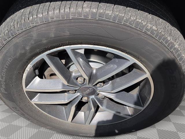 Used 2019 Jeep Grand Cherokee Limited AWD/4WD image 4