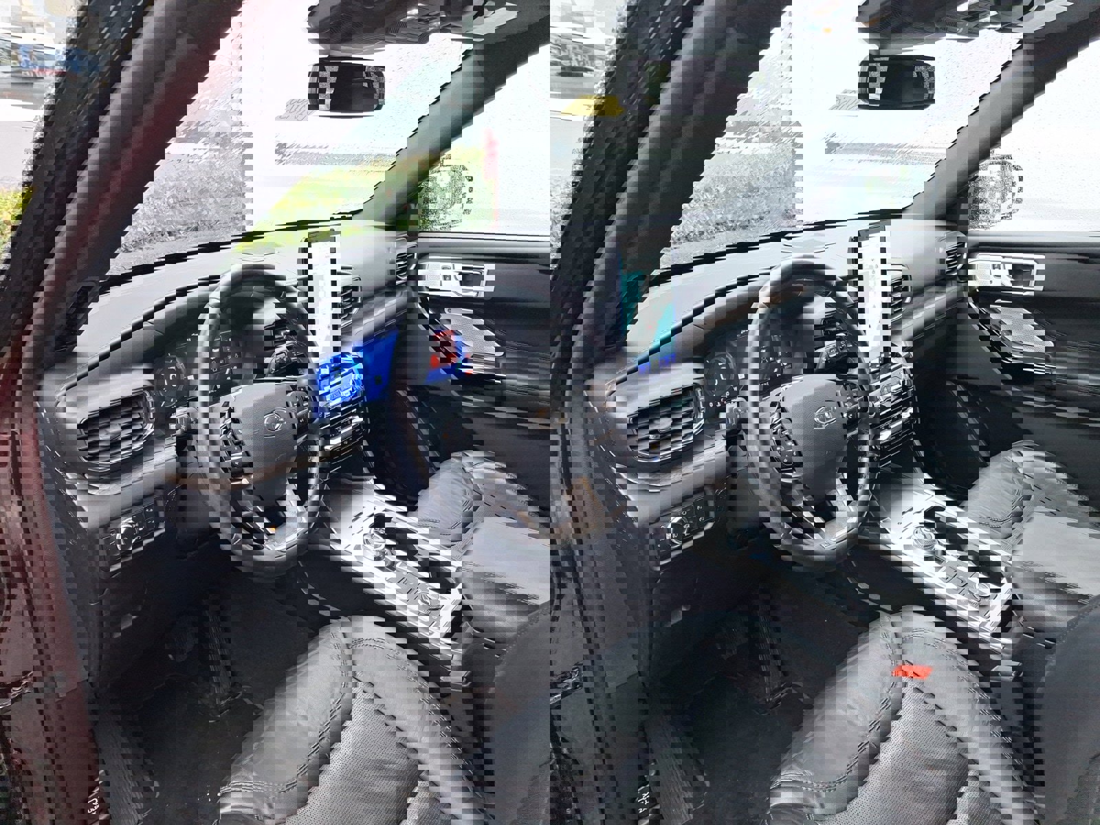 Certified 2022 Ford Explorer Platinum w/ Equipment Group 601A image 9