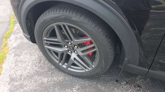 Certified 2025 Ford Explorer ST AWD/4WD image 6