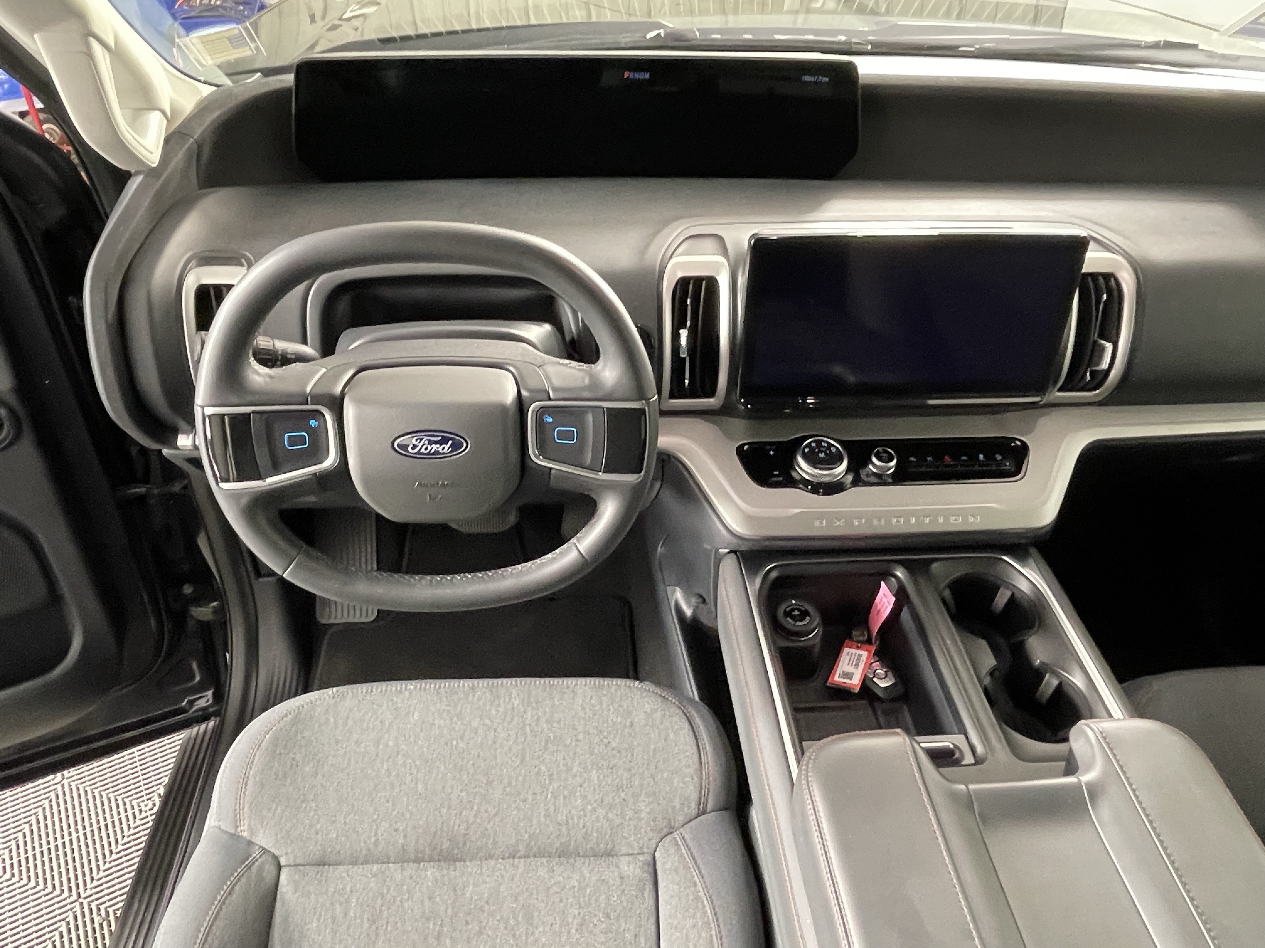 Certified 2025 Ford Expedition Active AWD/4WD image 12