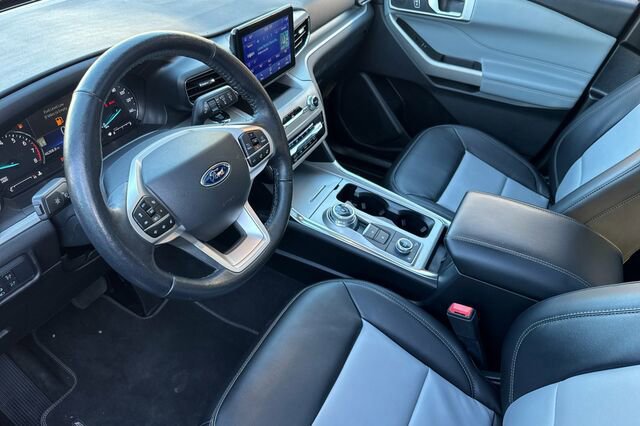 Certified 2022 Ford Explorer XLT w/ Equipment Group 202A image 7