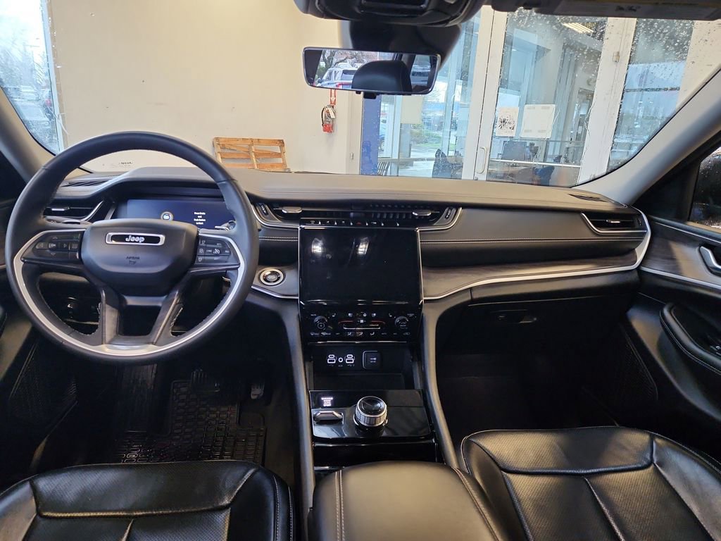 Used 2023 Jeep Grand Cherokee Limited w/ Luxury Tech Group II image 6