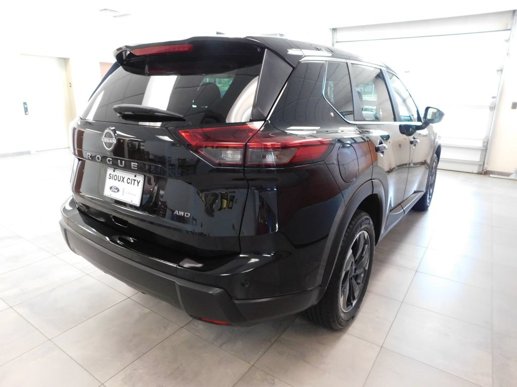 Used 2025 Nissan Rogue SV AWD/4WD image 5