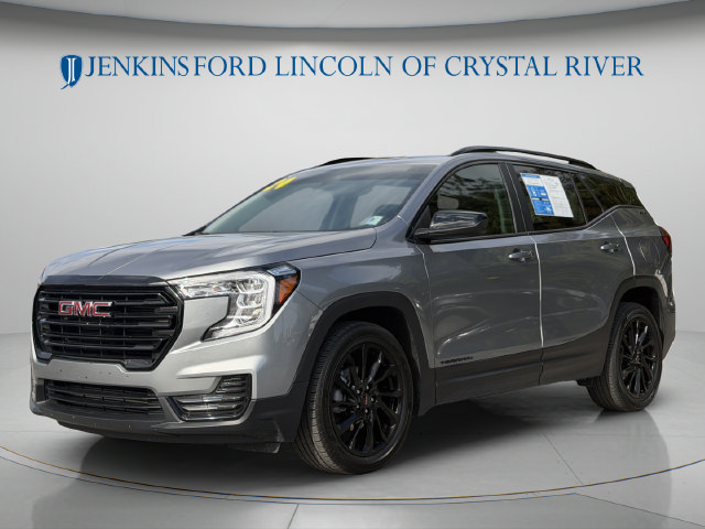 Used 2024 GMC Terrain SLE w/ Driver Convenience Package FWD image 10