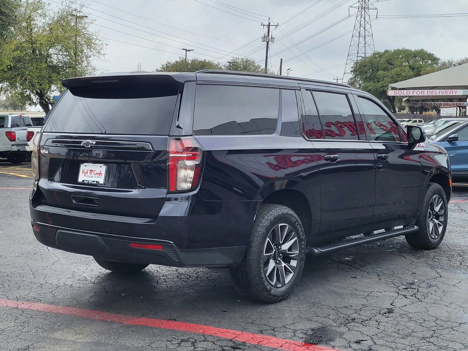 Used 2023 Chevrolet Suburban Z71 w/ Luxury Package image 3