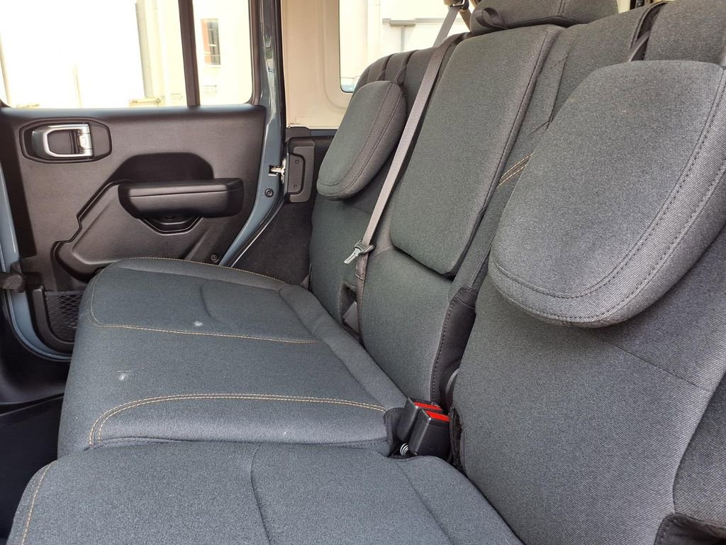 Used 2024 Jeep Wrangler Unlimited w/ Convenience Group AWD/4WD image 7
