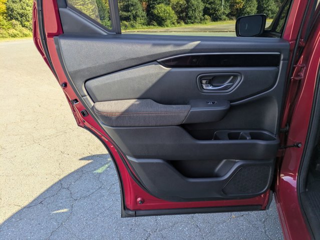 Used 2025 Honda Pilot Sport image 25