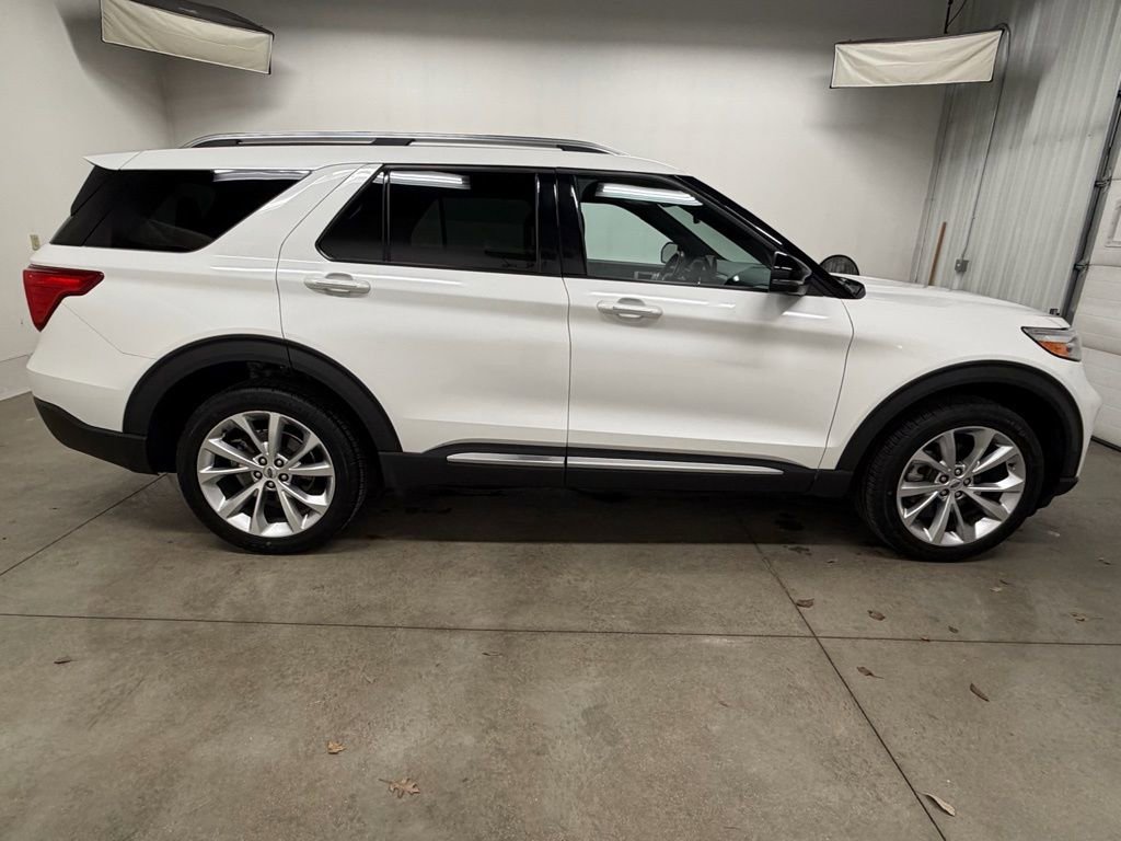 Certified 2023 Ford Explorer Platinum w/ Technology Package AWD/4WD image 13