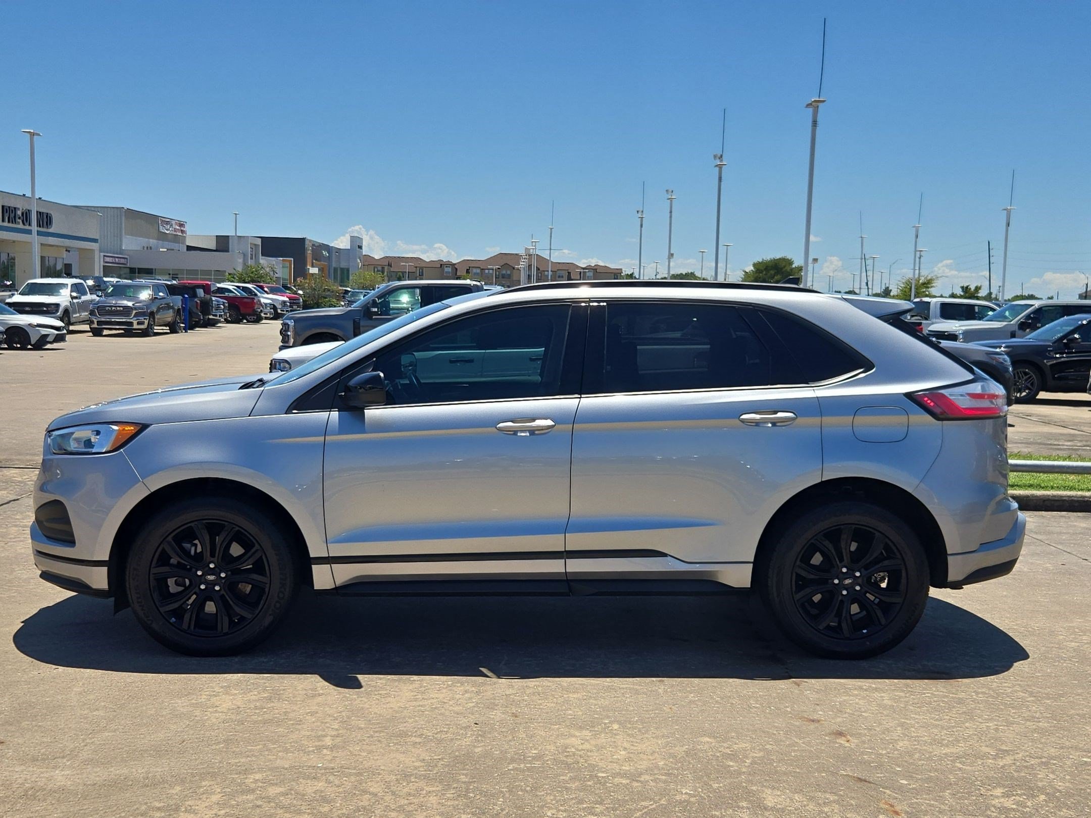 Certified 2024 Ford Edge SE w/ Black Appearance Package AWD/4WD image 9