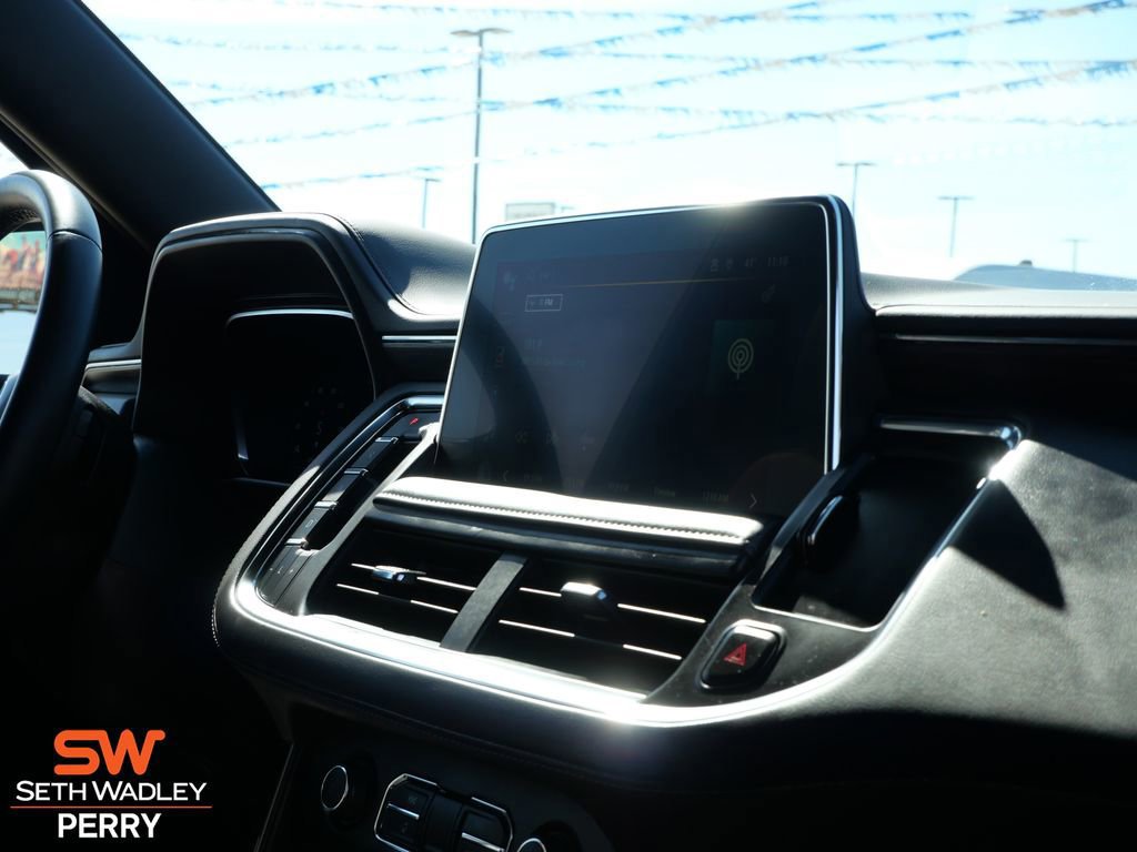 Used 2024 Chevrolet Suburban LT image 18