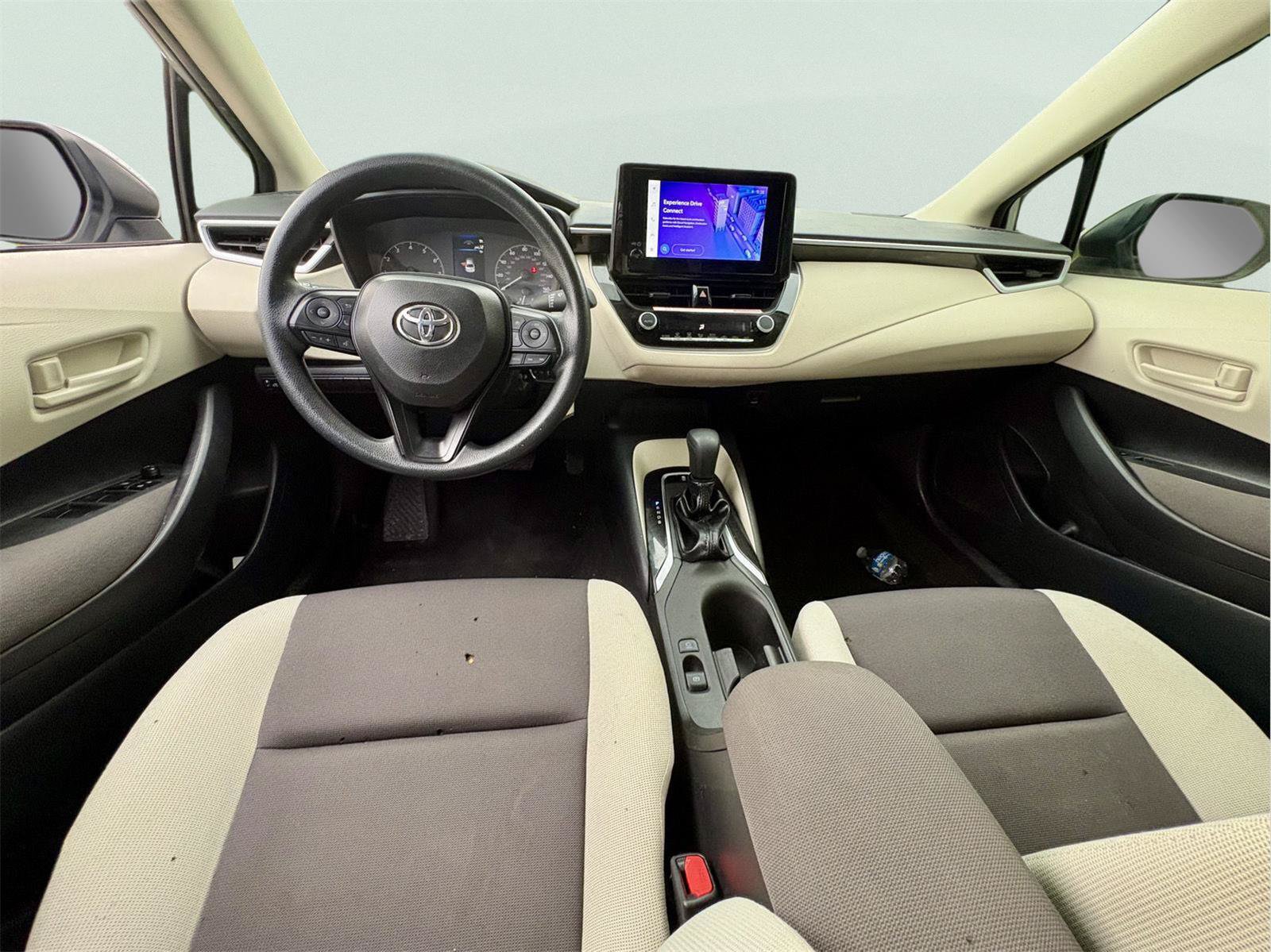 Used 2025 Toyota Corolla LE FWD image 10