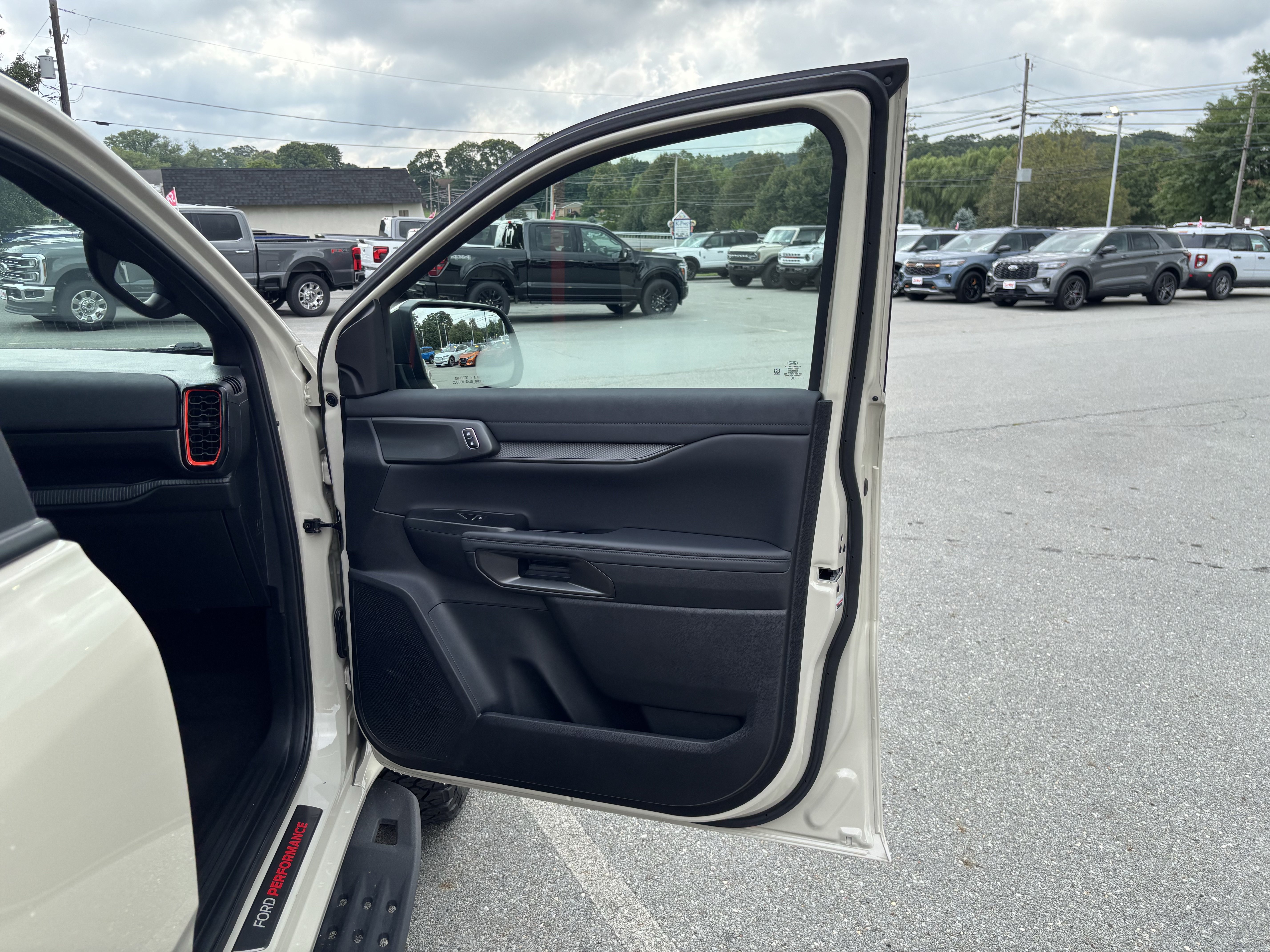 Certified 2025 Ford Ranger Raptor AWD/4WD image 36