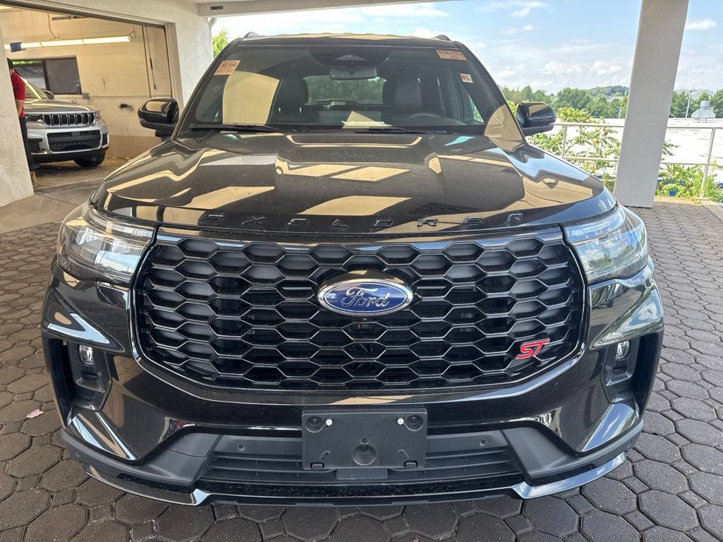Certified 2025 Ford Explorer ST AWD/4WD image 2