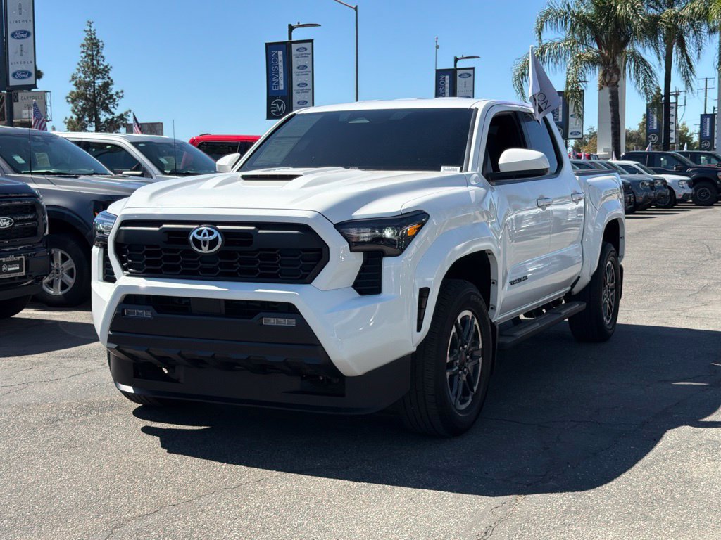 Used 2025 Toyota Tacoma TRD Sport AWD/4WD image 5