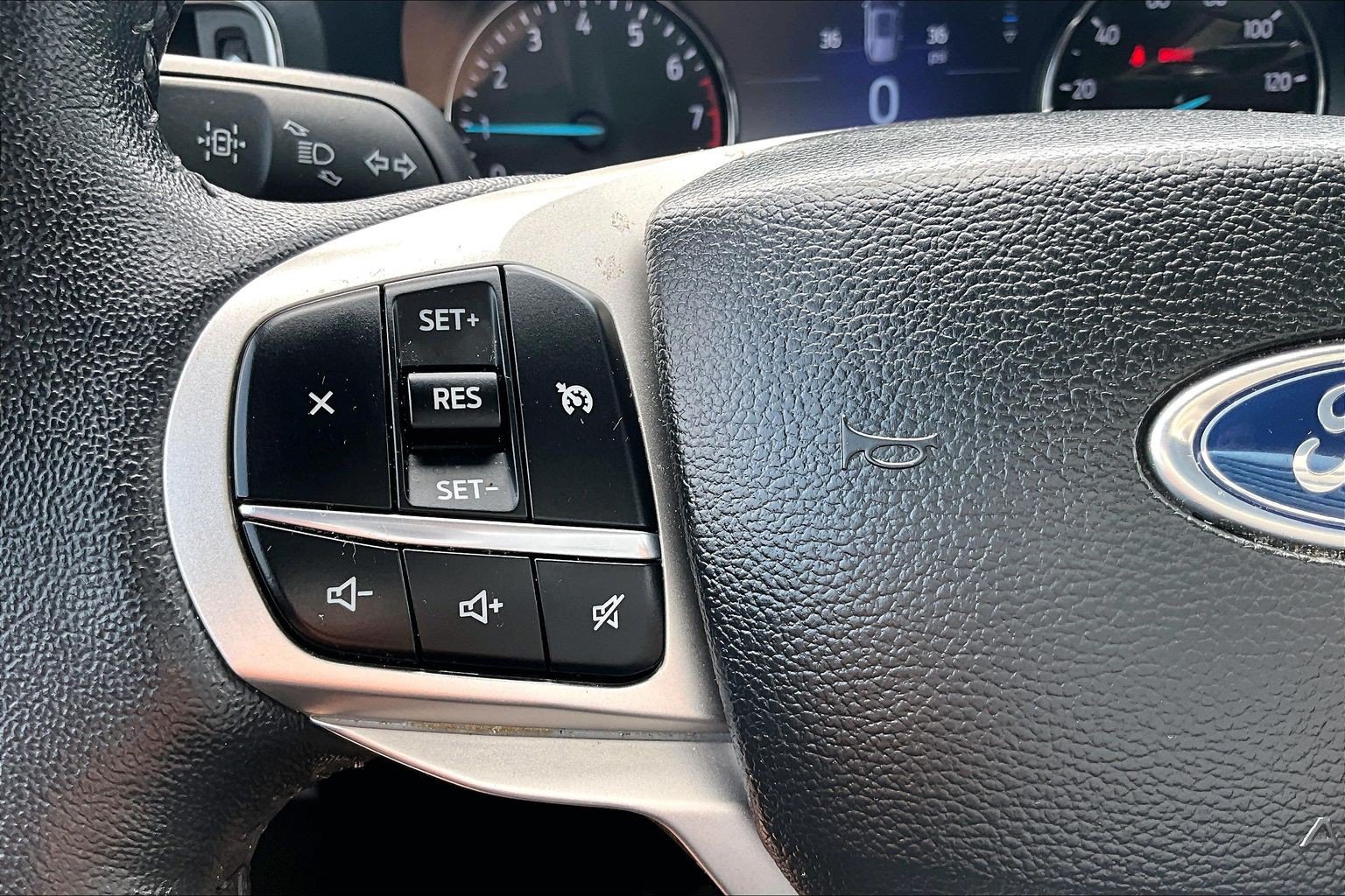 Certified 2023 Ford Explorer XLT w/ Equipment Group 202A AWD/4WD image 23