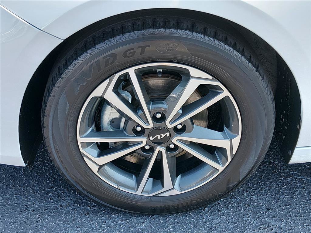 Used 2024 Kia Forte LXS FWD image 16