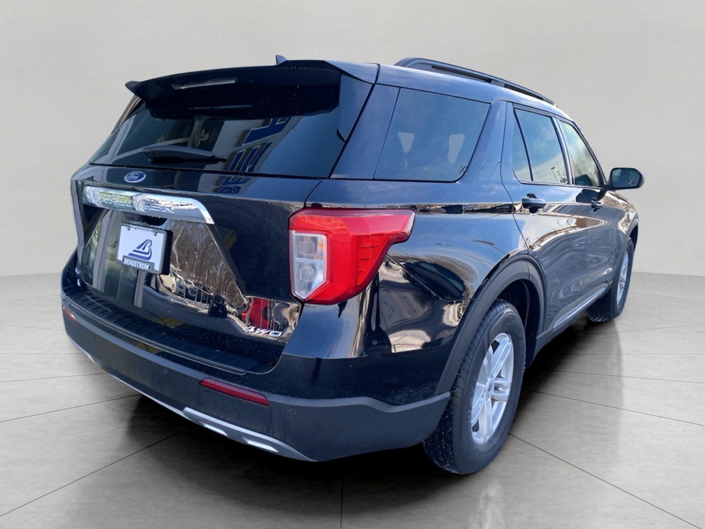 Certified 2024 Ford Explorer XLT w/ Equipment Group 202A image 5