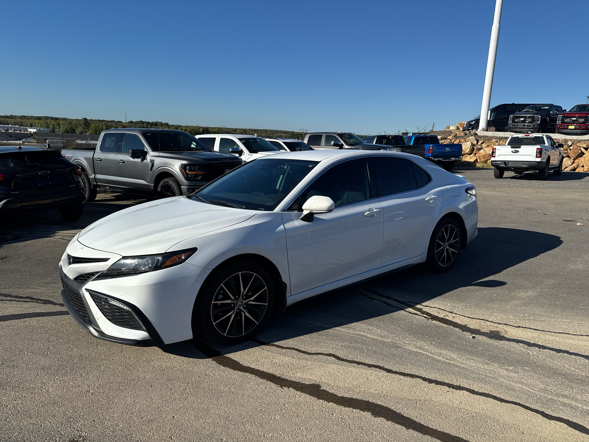 Used 2023 Toyota Camry SE w/ Convenience Package FWD image 10