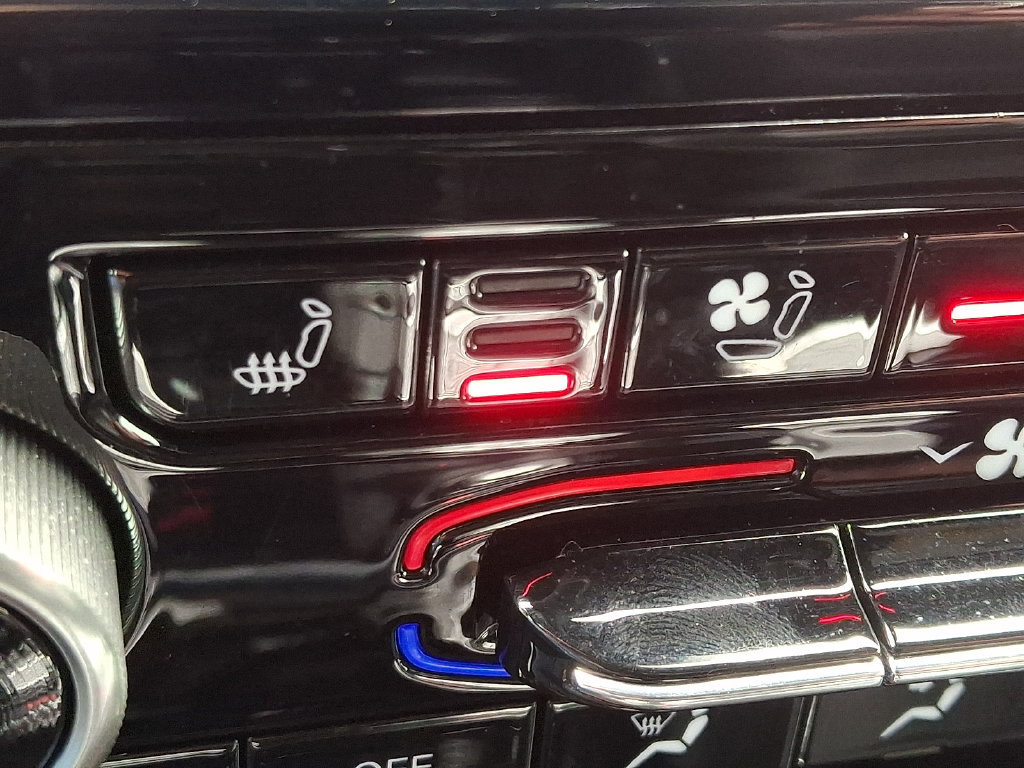 Used 2022 Jeep Grand Cherokee Overland AWD/4WD image 25