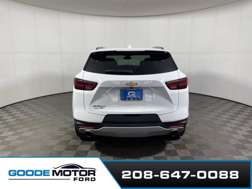 Used 2023 Chevrolet Blazer LT image 3