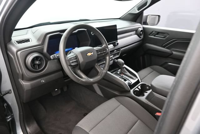 Used 2025 Chevrolet Colorado W/T RWD image 11