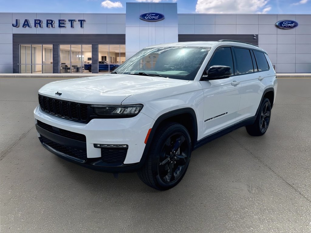 Used 2024 Jeep Grand Cherokee L Limited w/ Black Appearance Package RWD image 3