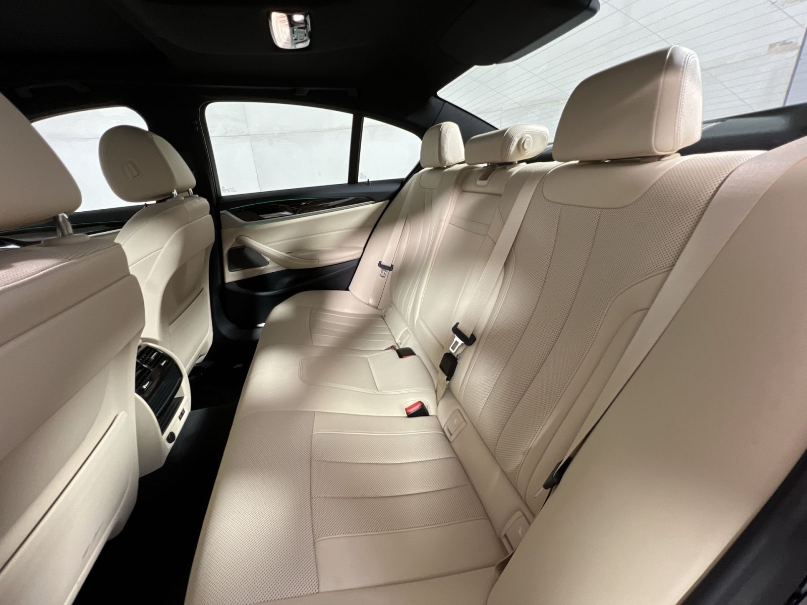 Used 2021 BMW 540i w/ Premium Package RWD image 25