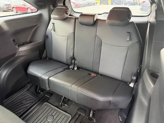 Used 2022 Toyota Sienna XLE Woodland Edition AWD/4WD image 13