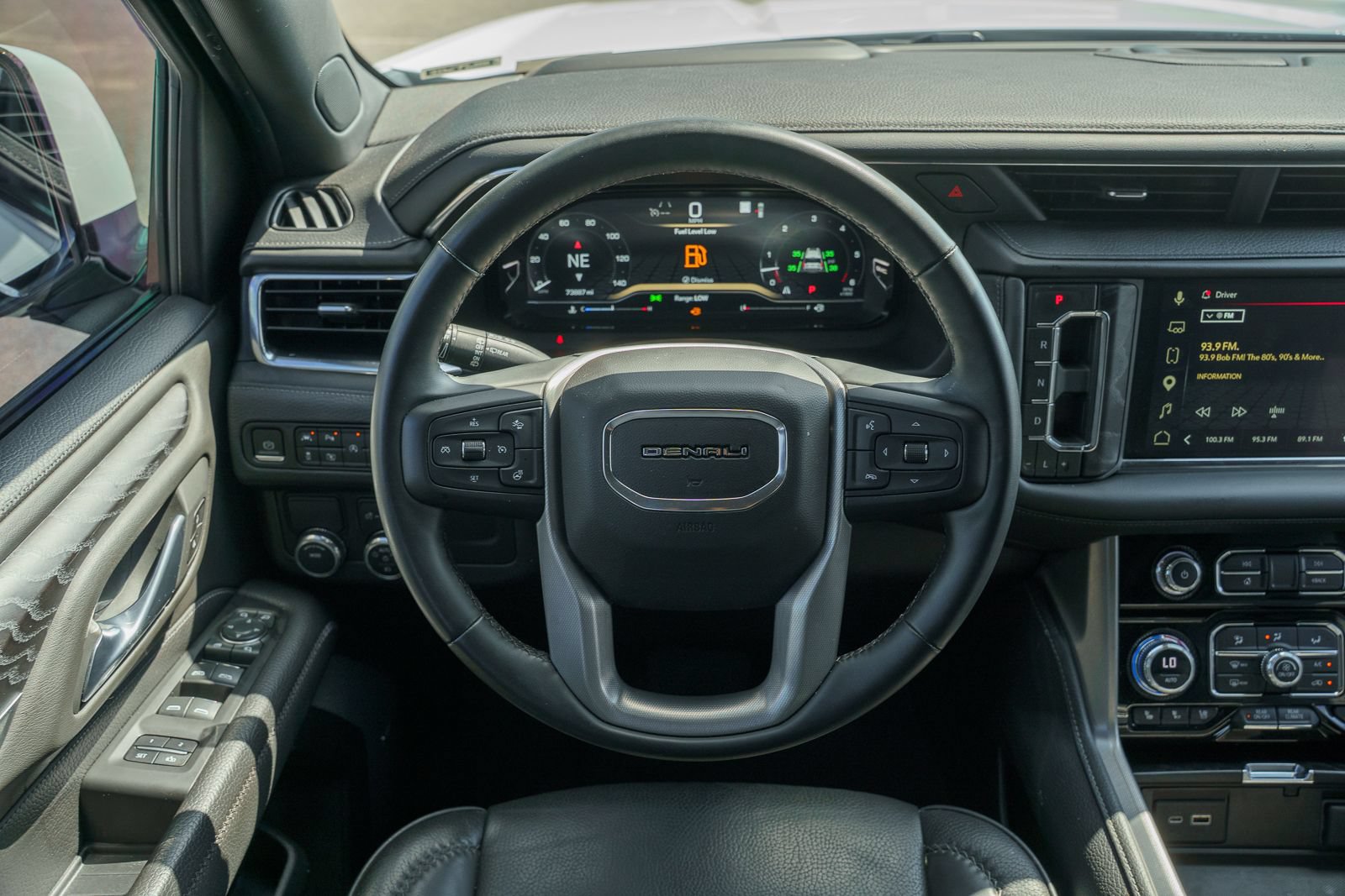 Used 2023 GMC Yukon XL Denali RWD image 36