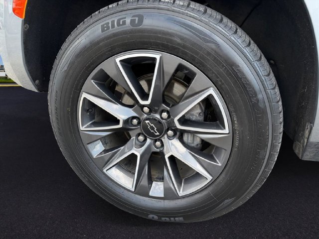 Used 2023 Chevrolet Suburban Z71 AWD/4WD image 10