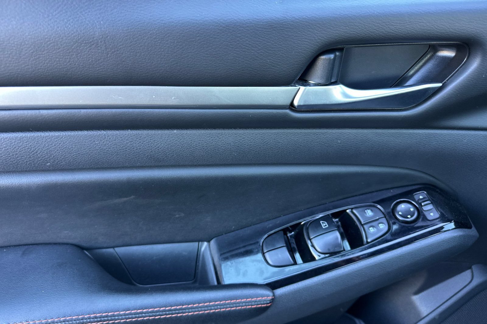 Used 2025 Nissan Altima 2.5 SR FWD image 10