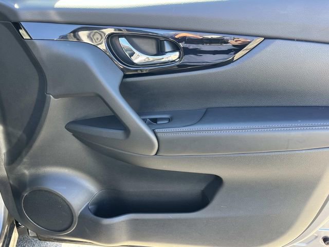 Used 2022 Nissan Rogue Sport SV w/ Technology Package image 22