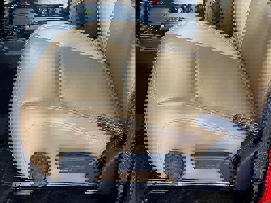 Used 2022 Jeep Wrangler Unlimited Rubicon w/ Steel Bumper Group image 29